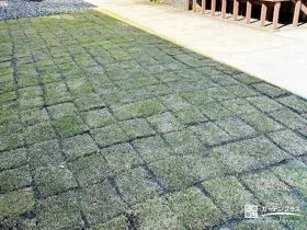 天然芝と土間舗装で快適なテラスまわりのリフォーム工事