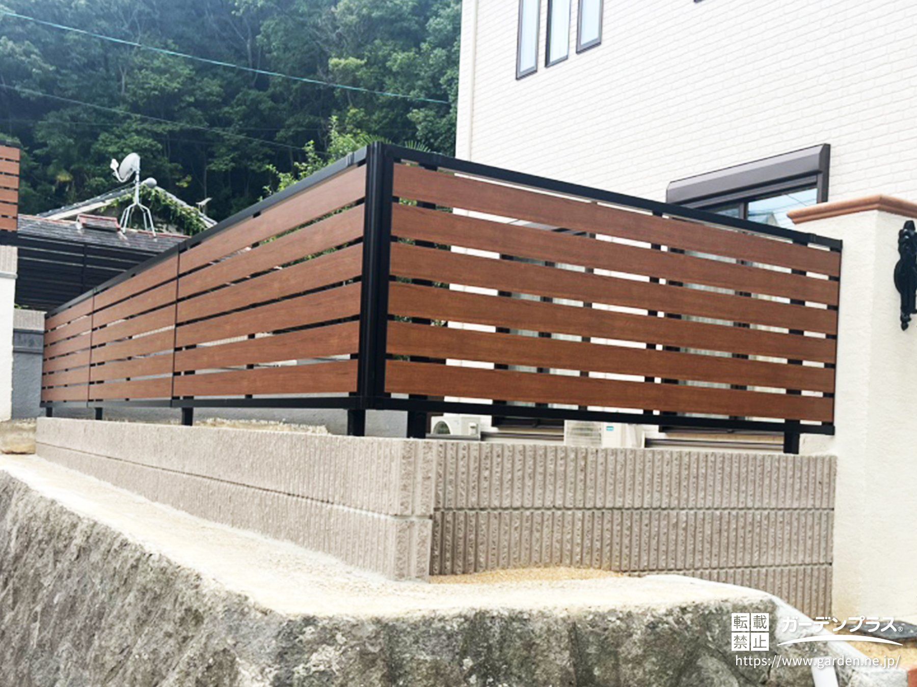 建物周りを守る目隠しフェンス