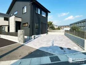 石目調タイルで仕上げた高級感のある新築外構