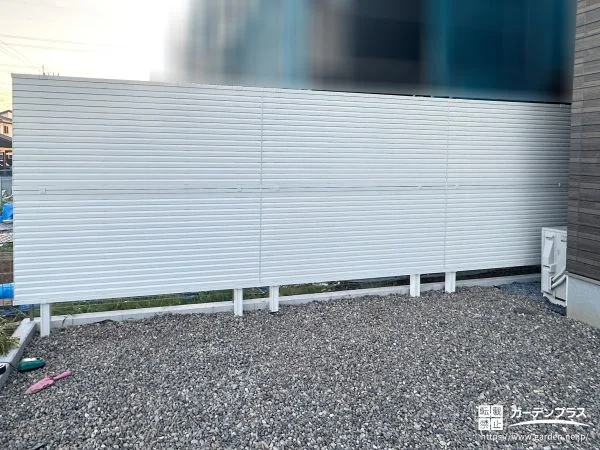 ホワイトで高さを出しても圧迫感を感じないフェンス設置工事