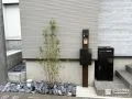 すっきりとした機能門柱と爽やかな植栽で玄関前を整えた工事