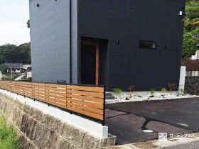 ロックガーデンが彩る安全性とメンテナンス性を兼ね備えた新築外構