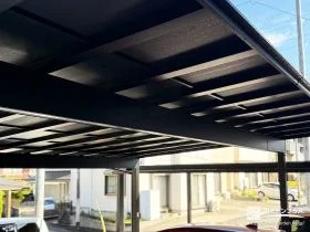 車の日々の出し入れや玄関までの行き来がスムーズになる3台用カーポート[施工後]