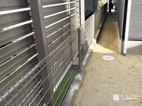 抜け感を残して、敷地をやさしく区切る境界フェンス[施工後]