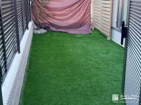 緑鮮やかな人工芝で雑草対策[施工後]