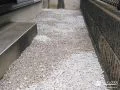 犬走りに防草シートと砂利を敷きお手入れの手間を軽減した工事