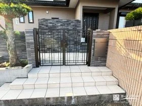 割石調のタイルが和モダンな印象の門周りリフォーム工事