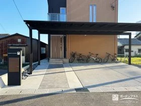 梁延長カーポートで一体感を演出、スタイリッシュモダンな新築外構