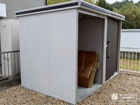 屋外に置きづらい段ボールや不用品もまとめて保管できるエルモコンビ[施工後]