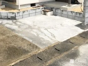 既存スペースを活かし出し入れしやすくした駐車スペース拡張工事