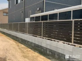 木目調デザインでシックな印象に仕上がった目隠しフェンス工事
