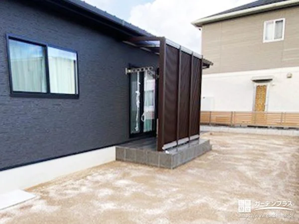 テラスを半個室のように囲えるデザインパネル