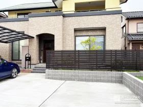 視線をやさしく遮る目隠しフェンス[施工後]