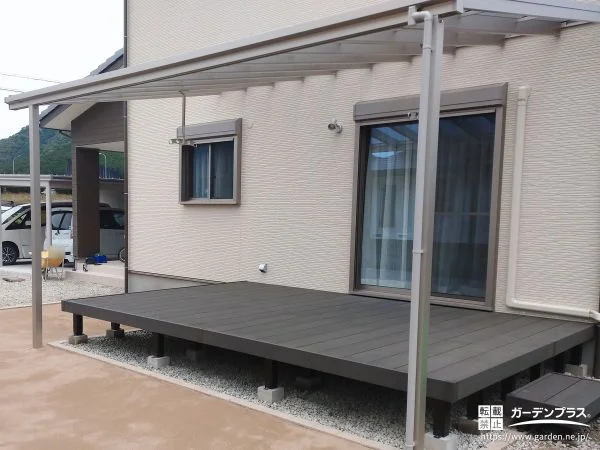 テラス屋根付きで洗濯物干し等の家事に便利なデッキの設置工事