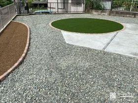 レンガを並べた植栽スペースが可愛らしいお庭[施工後]