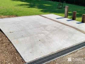 擬木枕木のスリットを入れナチュラルに仕上げた駐車スペース工事