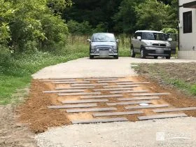 枕木を並べてナチュラルなアクセントをプラスしたリフォーム工事