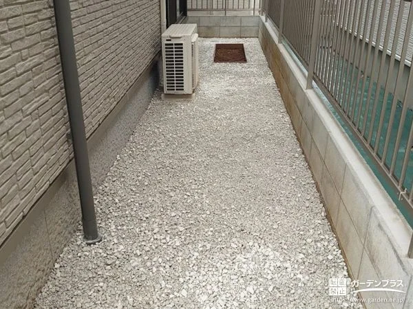 明るい印象に整い日々のお手入れも軽減された犬走りの工事