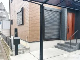 玄関まわりが引き締まる、スタイリッシュな機能門柱[施工後]