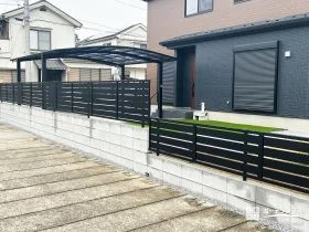 基礎ブロックで高さと安定感を確保した目隠しフェンス[施工後]