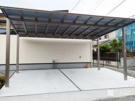 雨や紫外線から車を守る2台用のフラット屋根カーポート[施工後]