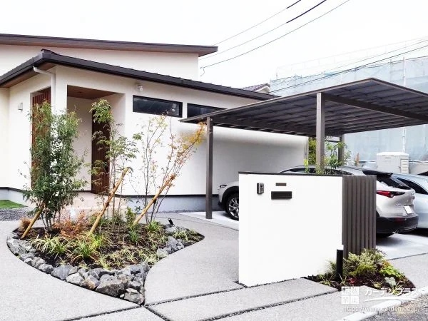 和モダンの趣をそっと添えた、ナチュラルテイストの新築外構