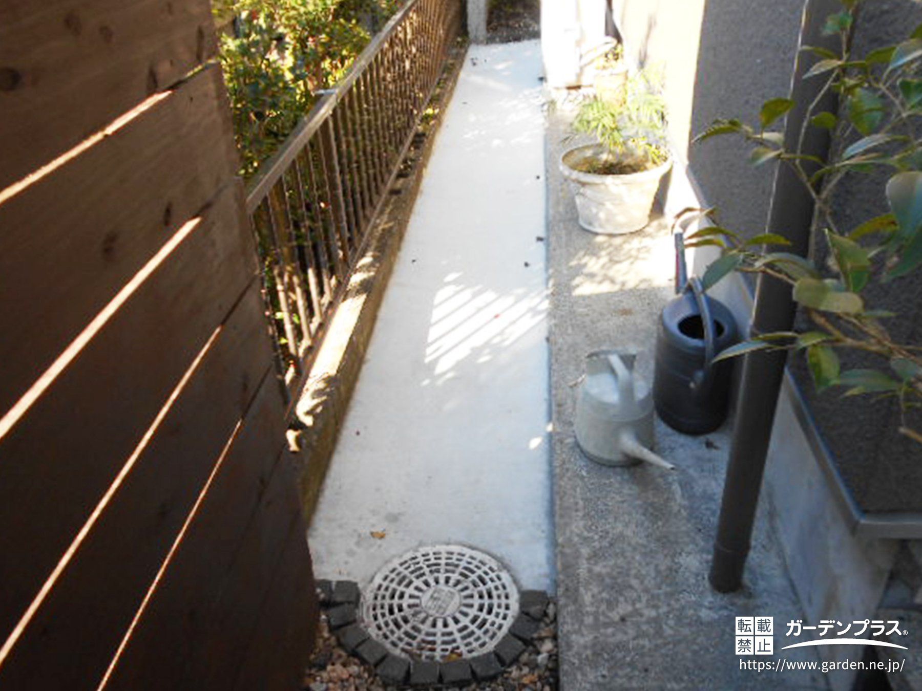 雨の日でも足元がぬかるみにくく、掃除やメンテナンスがしやすい犬走り