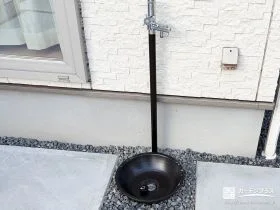 2口仕様が便利なブラックのおしゃれな立水栓[施工後]