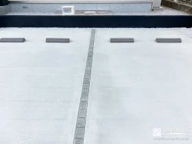 ピンコロ目地がおしゃれな2台分の駐車スペース[施工後]