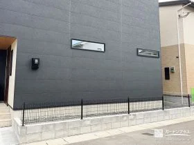 高さを抑えて安心感をつくる、街並みに配慮した境界フェンス[施工後]