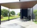 住まい全体を上質に見せる木目調のカーポート