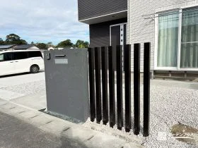 視線を整え、玄関まわりを引き締めるスタイリッシュ門まわり[施工後]