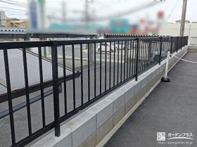 圧迫感なく敷地を区切る縦格子フェンス[施工後]