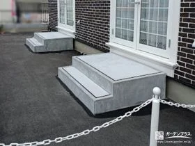 掃き出し窓前のステップ[施工後]