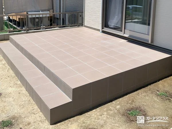 タイルデッキとグラウンドカバーで楽しむお庭をつくった工事