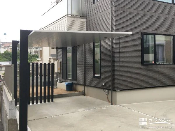 No.27806 フラット屋根がスタイリッシュなカーポートでお車を守る工事[施工後]