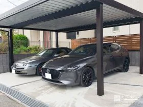 愛車をしっかり守る、重厚感のある2台用カーポート[施工後]