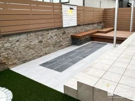 空間にメリハリを利かせるおしゃれなタイルテラス[施工後]