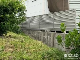 シンプルなステンカラーの目隠しフェンス[施工後]