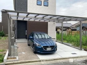 インターロッキングが優しい風合いで玄関周りを彩る新築外構工事