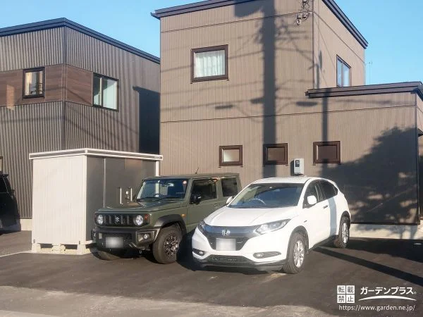 お車のメンテナンス用品等の収納にお使いいただける物置設置工事