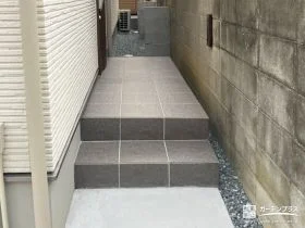 タイル張りのポーチ延長で日々の出入りをスムーズに[施工後]