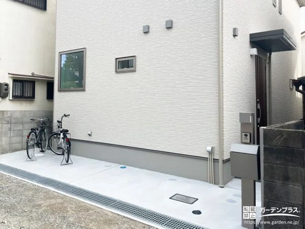 日々の動線と寛ぎの空間を両立した駐車スぺースとテラスの工事