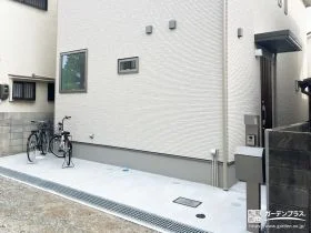 日々の動線と寛ぎの空間を両立した駐車スぺースとテラスの工事