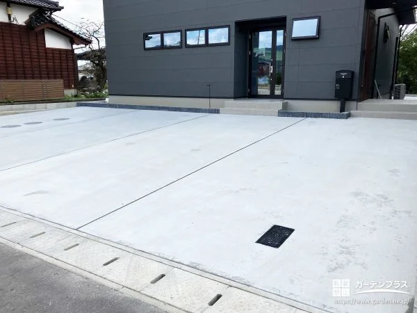 よく使う場所だけをしっかり舗装。ムダのないスマート新築外構