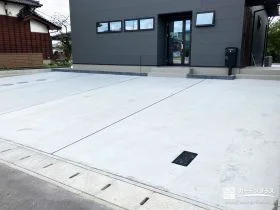 よく使う場所だけをしっかり舗装。ムダのないスマート新築外構