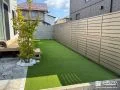 フェンスでプライバシーを確保した心地良い人工芝のお庭工事