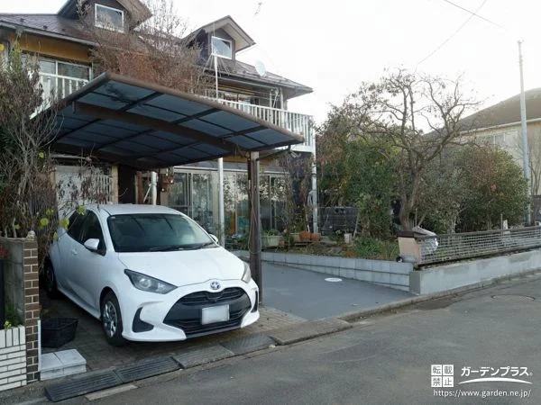 既存カーポートを活かして使いやすく整えた駐車スペース拡張工事