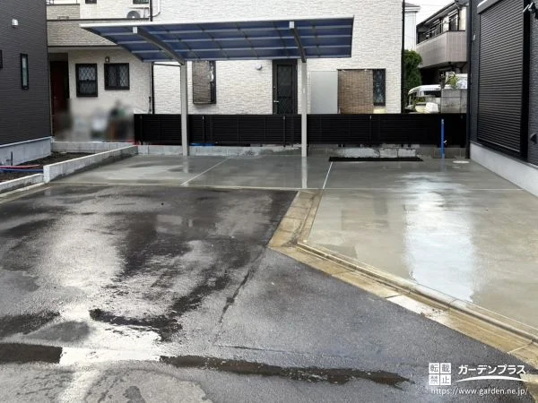 白砕石のスリットが軽やかさを添える駐車スペースリフォーム工事