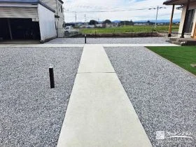 土間コンクリート舗装で歩きやすさを整えた園路リフォーム[施工後]